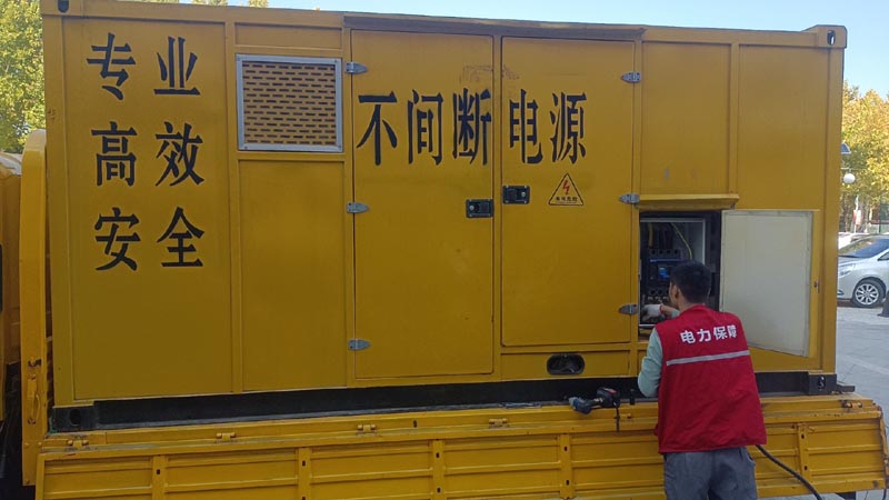 榆阳柴油发电机组和UPS电源配合使用时，如何避免切换过程中的电力中断？